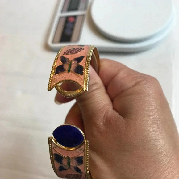 Beautiful vintage Butterfly and flowers Bracelet - Picture 4 of 8